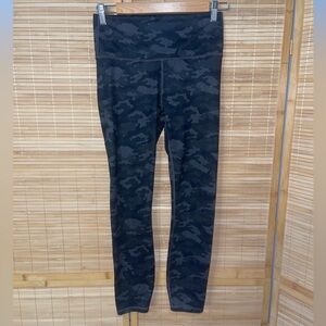 Fabletics green camouflage camo leggings pants woman’s size small